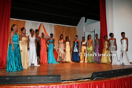 Ms. Elegance 2007 contestants in evening wear