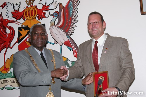 RIGHT: The Mayor of Rotenburg, Mr. Detlef Eichinger receives the Key to the City from His Worship The Mayor of Port of Spain, Murchison Brown