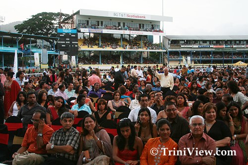 Thousands at the Queens Park Oval