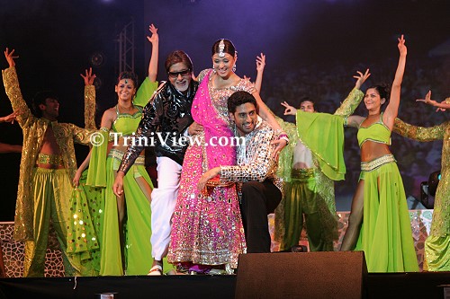 Amitabh Bachchan, Aishwarya Rai Bachchan and Abhishek Bachchan