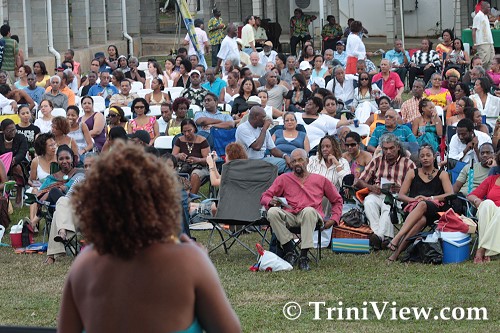 Patrons at Jazz Artists on the Greens Festival