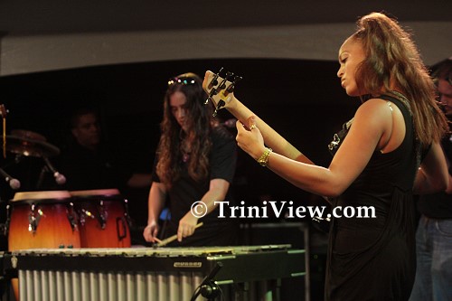 Vibraphonist Tamara Castaneda and bass player Zayda Rodriguez