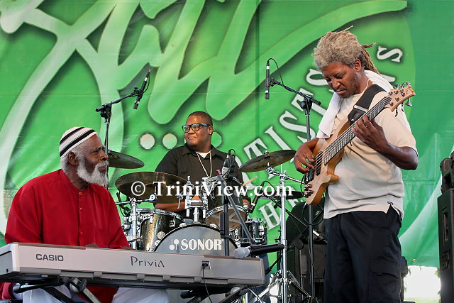 Carlton ‘Zanda’ Alexander on keys, Makesi Joseph on drums and Russel Durity on bass