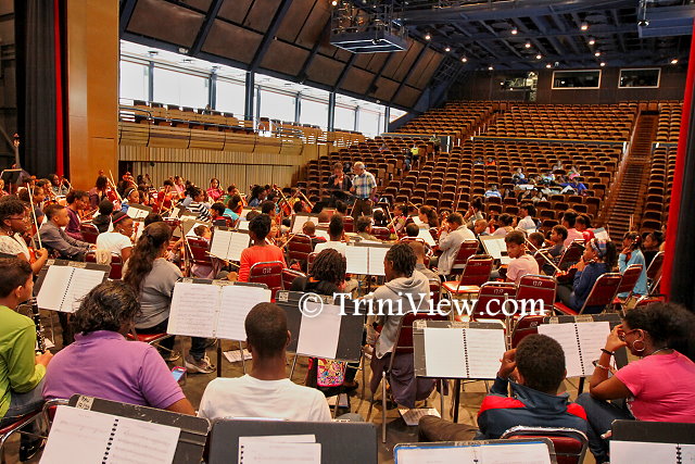 Members of SACO and TTYP rehearse before the show