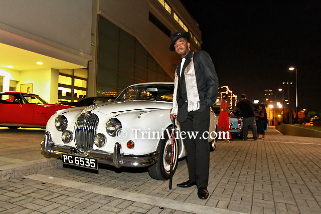 A fashionably dressed guest reminiscent of the roaring 20s