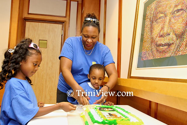 Cutting cake at the Posse 67 Nelson Mandela birthday celebration