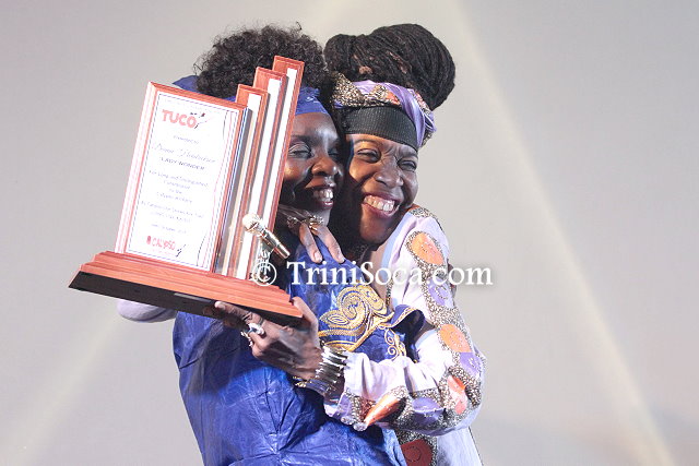 R: Shirlane Hendrickson embraces sister Lady Wonder after presenting her with an award