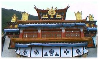 Nanwu Monastery, Kangding. On the roof can be seen the Eight Spoked Golden Wheel representing The Noble Eightfold Path and is also referred to as The Wheel of Dharma.